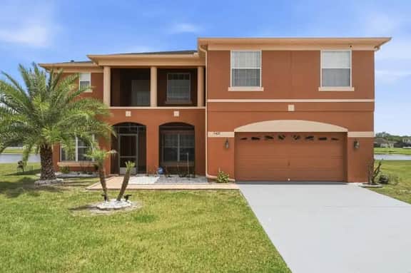 Family Home with Private Pool Near Disney