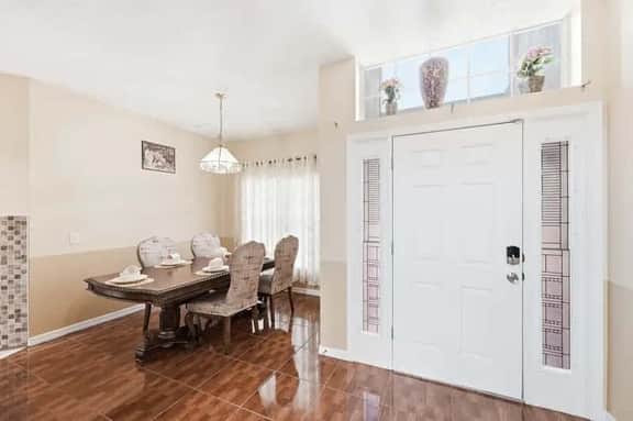Family Home with Private Pool Near Disney
