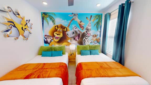 Luxurious 10-Bedroom Mansion in Paradiso Grande